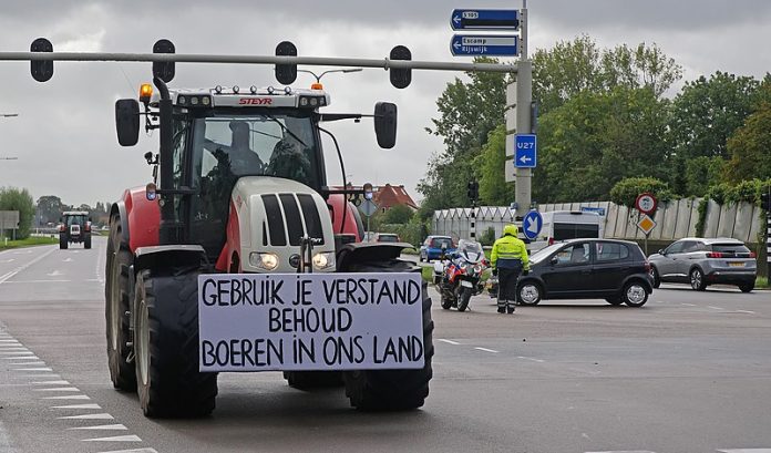 farmers in the netherlands protest
